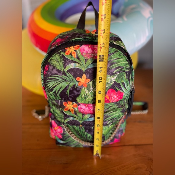 VICTORIA’S SECRET Tropical Paradise City Backpack, Sunglasses & FREE Beach Towel - Picture 14 of 17